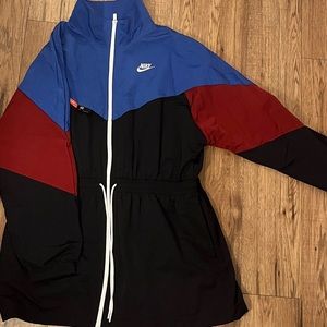 NIKE WINDBREAKER